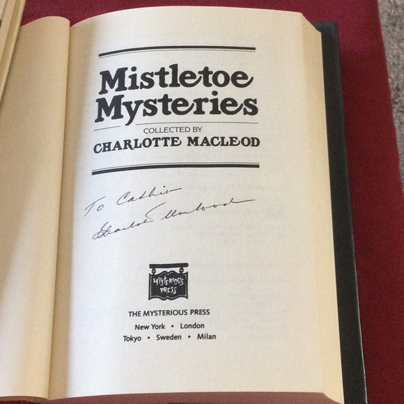 2 Autographed Books by Charlotte MacLeod - Picture 8 of 9